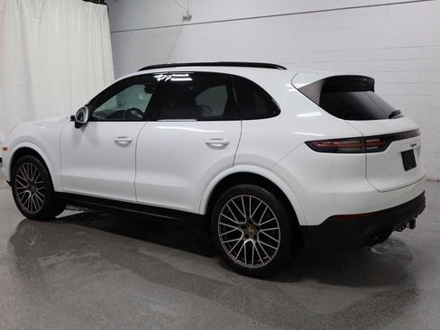 Certified 2023 Porsche Cayenne Platinum Edition image 3