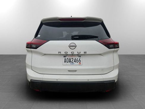 Used 2024 Nissan Rogue S image 7