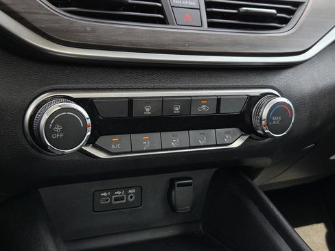 Used 2025 Nissan Altima 2.5 SV FWD image 19
