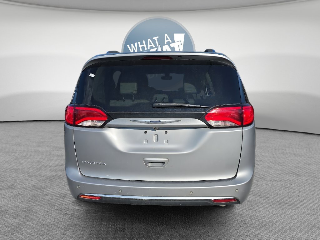 Used 2019 Chrysler Pacifica Touring-L FWD image 5