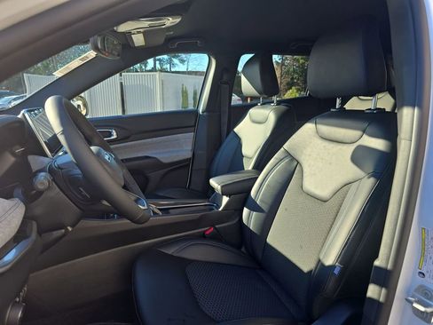New 2026 Jeep Compass Latitude AWD/4WD image 15
