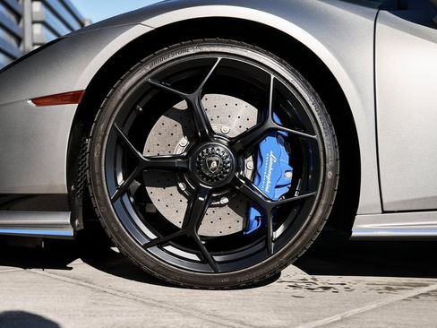 Used 2023 Lamborghini Huracan Tecnica image 3