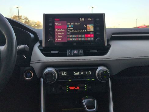 Used 2020 Toyota RAV4 Limited image 26