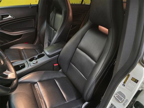 Used 2019 Mercedes-Benz CLA 250 image 23