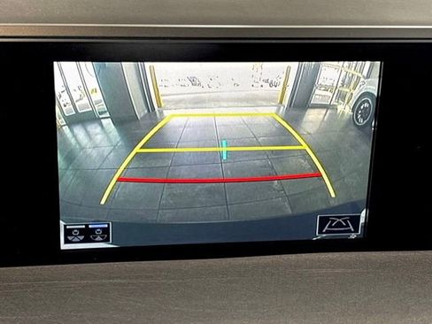 Used 2022 Lexus UX 200 w/ Premium Package image 16