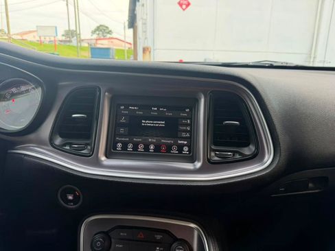 Used 2019 Dodge Challenger SXT RWD image 21