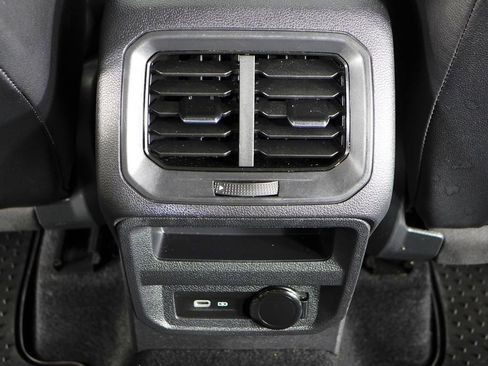 Used 2022 Volkswagen Tiguan SE image 24