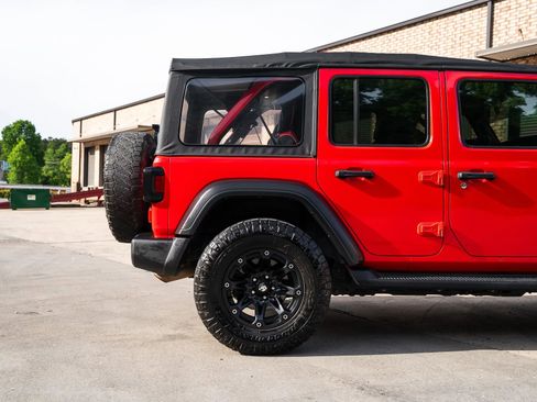 Used 2018 Jeep Wrangler Unlimited Sport AWD/4WD image 12
