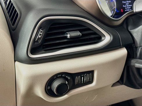 Used 2023 Chrysler Voyager LX FWD image 14
