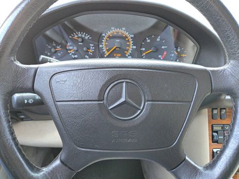 Used 1993 Mercedes-Benz 300 SD Sedan image 29