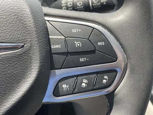 Certified 2023 Chrysler Pacifica Touring-L FWD image 31