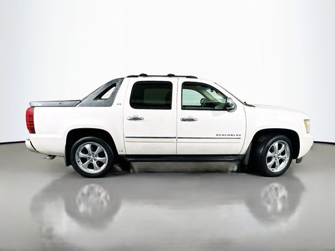 Used 2011 Chevrolet Avalanche LTZ image 8