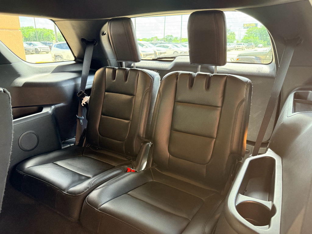 Used 2016 Ford Explorer XLT w/ Equipment Group 202A FWD image 19