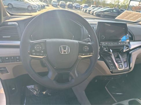 Used 2023 Honda Odyssey Touring image 18