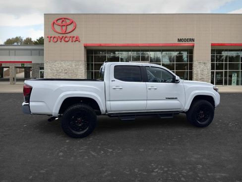 Certified 2022 Toyota Tacoma SR5 AWD/4WD image 6