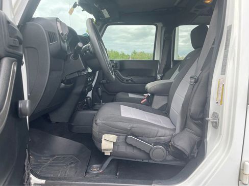 Used 2015 Jeep Wrangler Unlimited Sport AWD/4WD image 9
