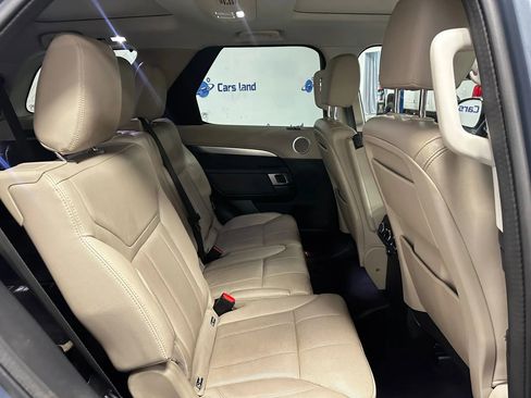 Used 2020 Land Rover Discovery Landmark image 18