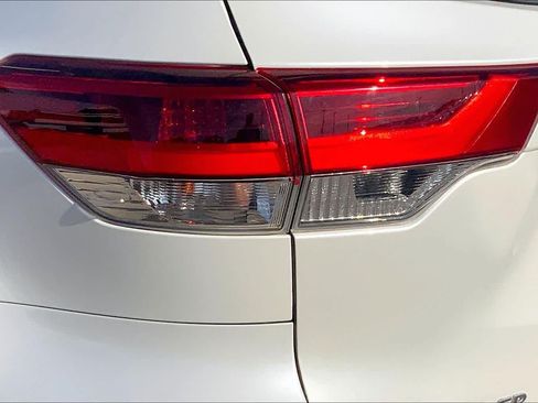 Used 2019 Toyota Highlander Limited AWD/4WD image 29