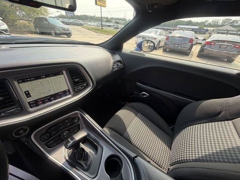 Used 2022 Dodge Challenger SXT w/ Driver Convenience Group AWD/4WD image 19
