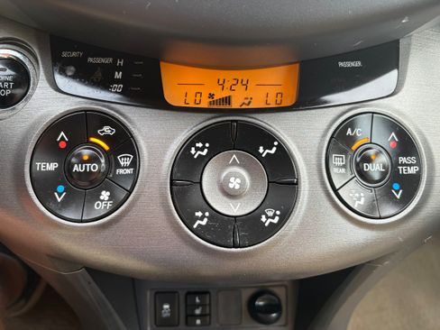 Used 2009 Toyota RAV4 Limited AWD/4WD image 38