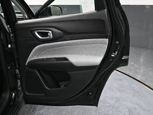 Used 2022 Jeep Compass Latitude image 37