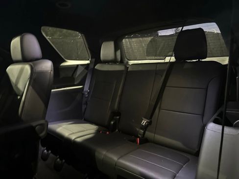 Used 2023 Chevrolet Traverse LT FWD image 8
