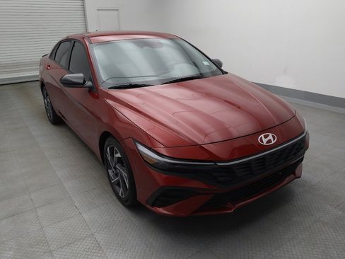 Used 2025 Hyundai Elantra Sport image 13