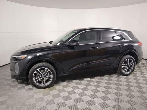 Used 2025 Audi Q5 Premium w/ Convenience Package image 9