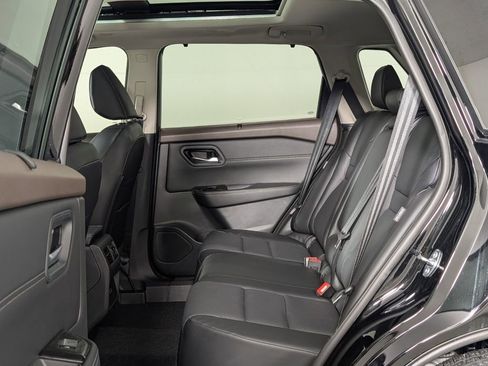 Used 2023 Nissan Rogue SV w/ SV Premium B Package image 15