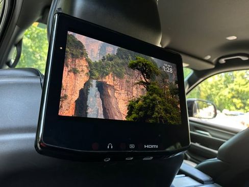 Used 2025 Jeep Wagoneer Series II image 36