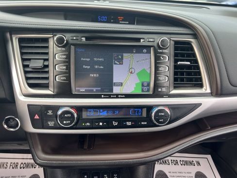 Used 2018 Toyota Highlander XLE AWD/4WD image 32