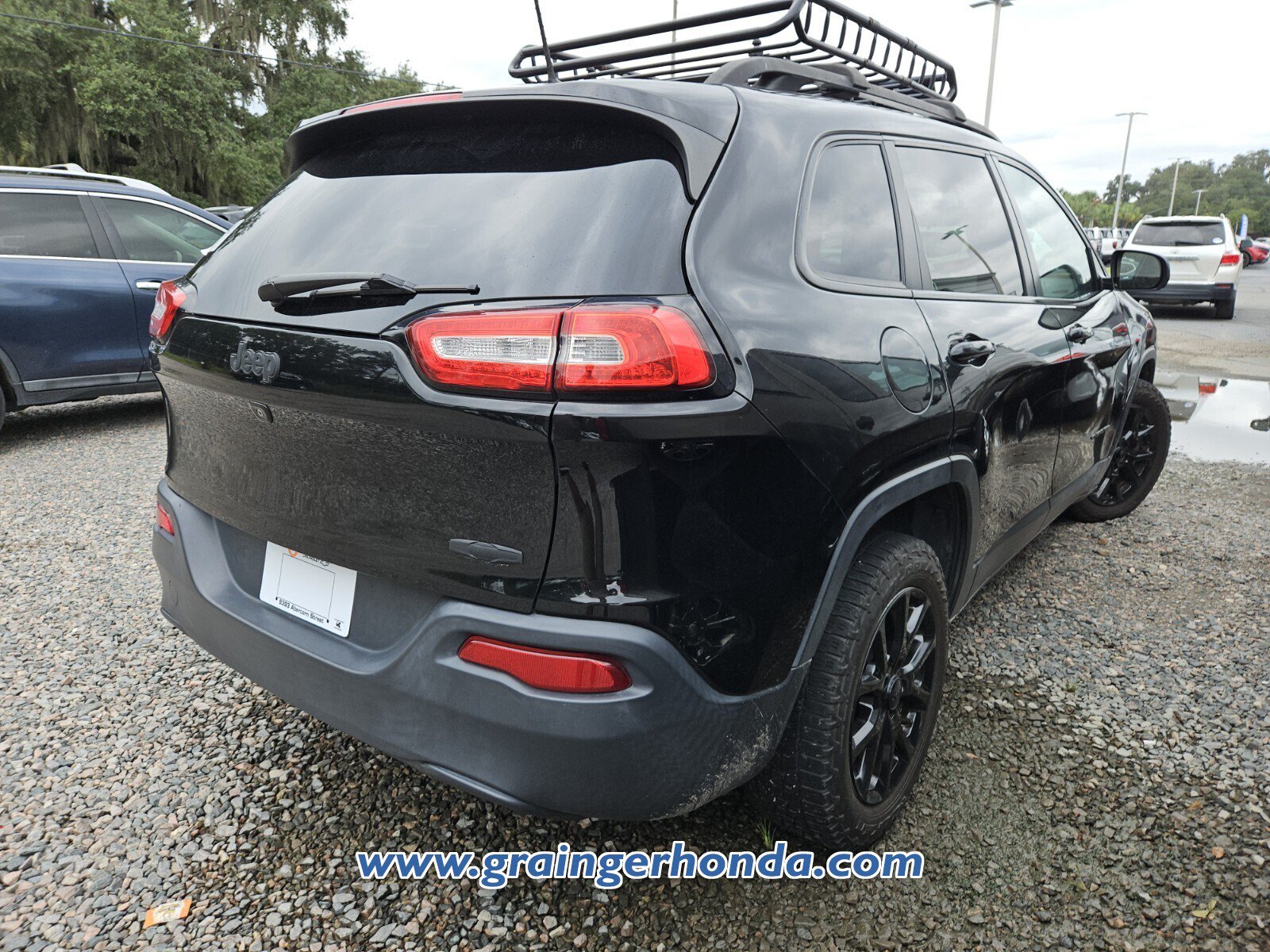 Used 2018 Jeep Cherokee Latitude Plus w/ Comfort/Convenience Group FWD image 6