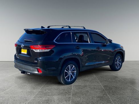 Used 2019 Toyota Highlander XLE image 5