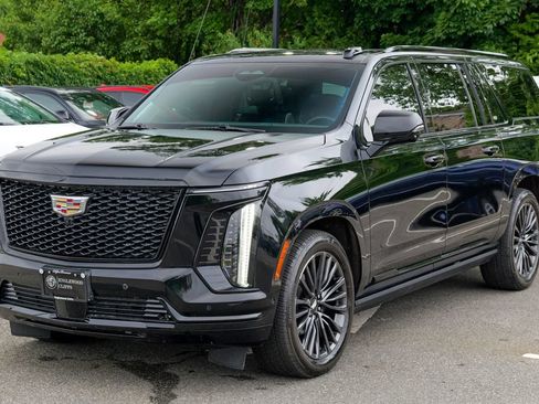 Used 2025 Cadillac Escalade ESV Sport Platinum AWD/4WD image 3