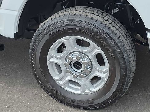 Used 2025 Ford F250 XLT image 12