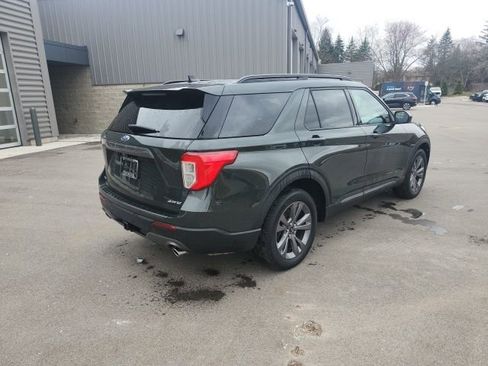 Used 2022 Ford Explorer XLT w/ Equipment Group 202A image 5