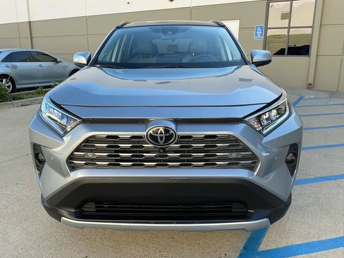 Used 2021 Toyota RAV4 Limited AWD/4WD image 3