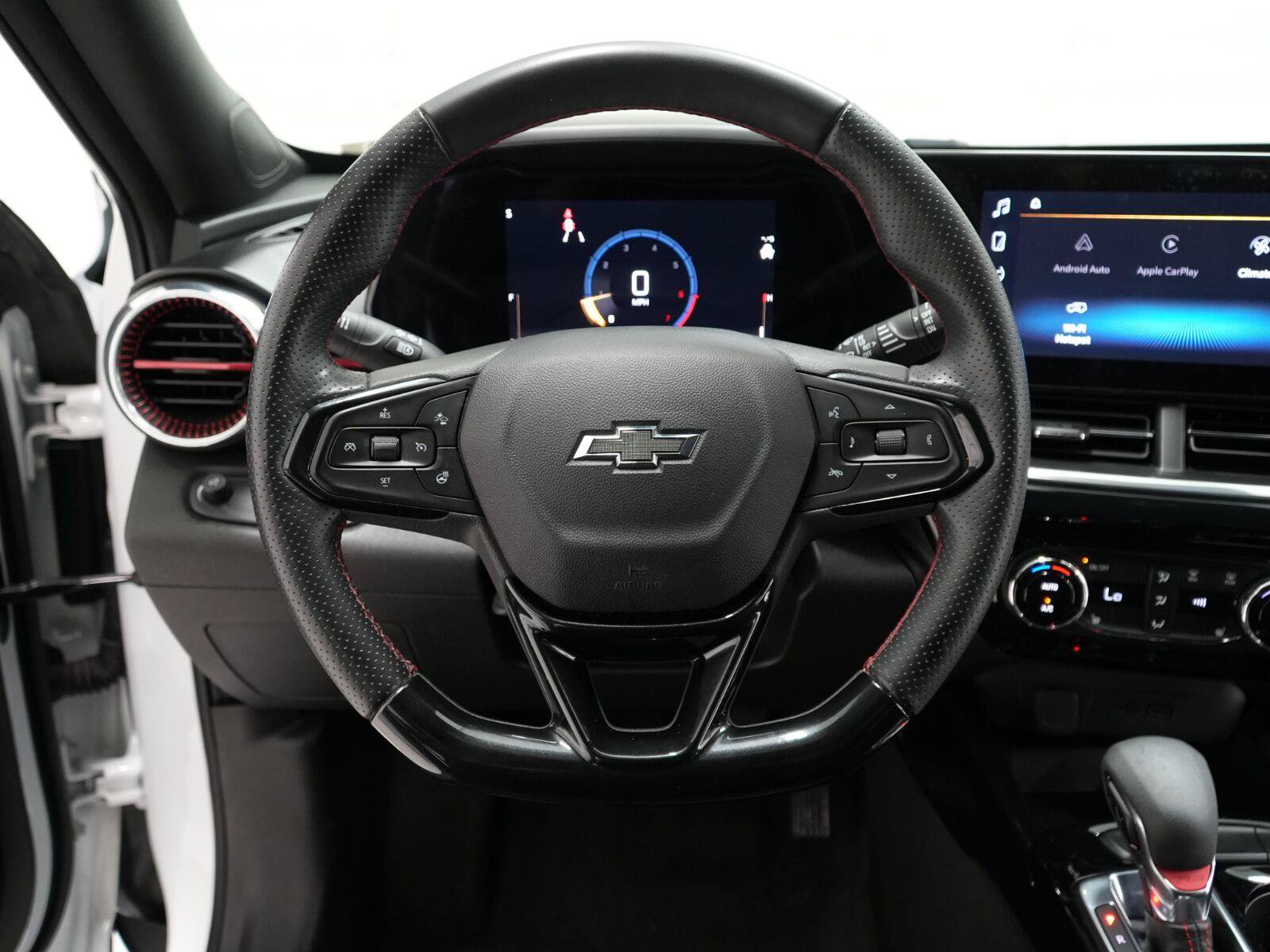 Used 2025 Chevrolet Trax RS w/ Driver Confidence Package FWD image 13