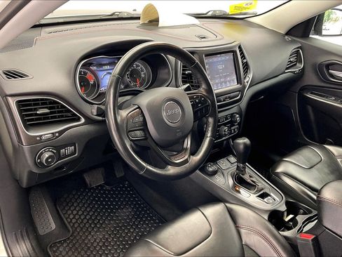 Used 2019 Jeep Cherokee Trailhawk w/ Cold Weather Group AWD/4WD image 14