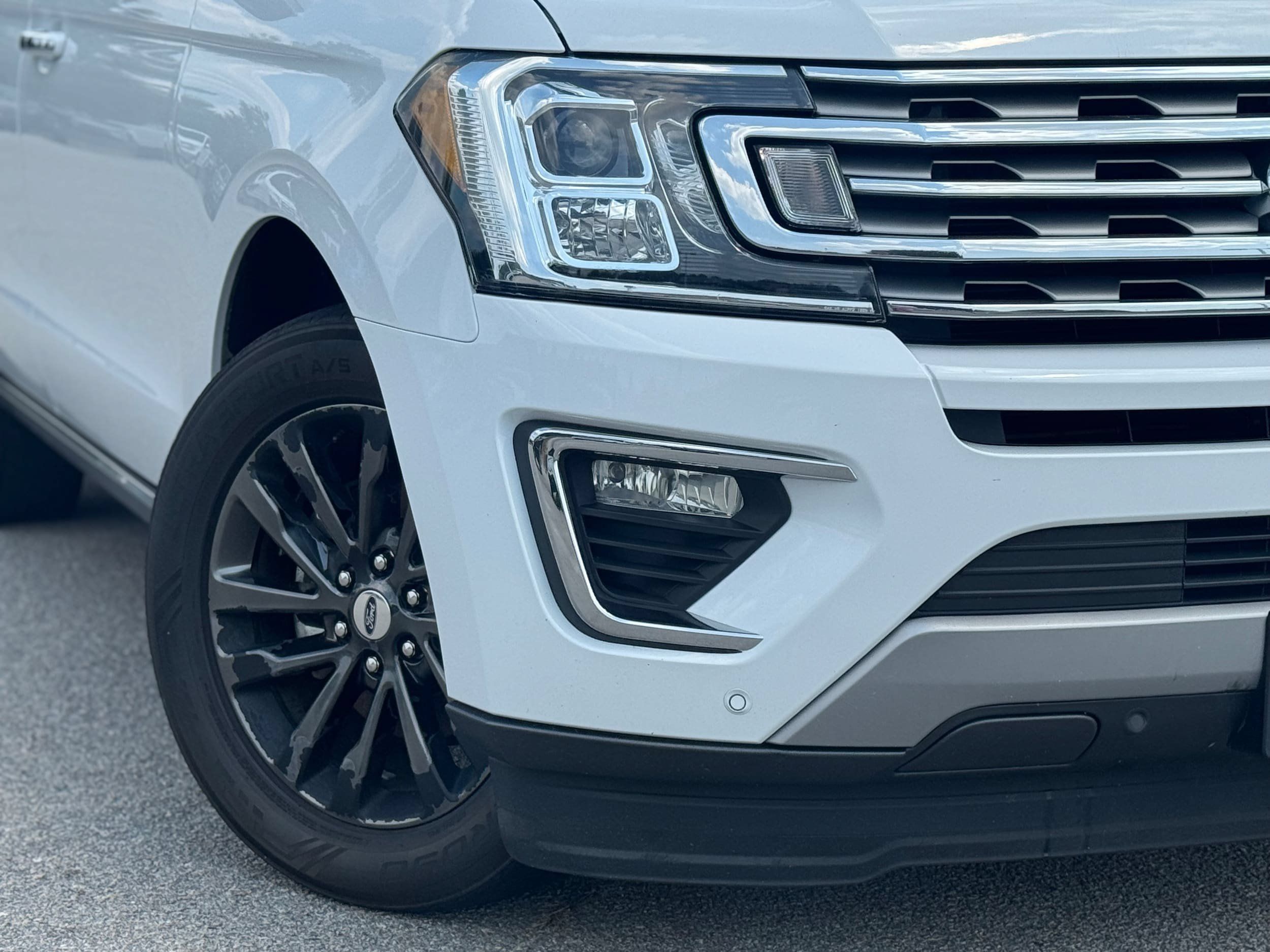 Used 2020 Ford Expedition Limited RWD image 2