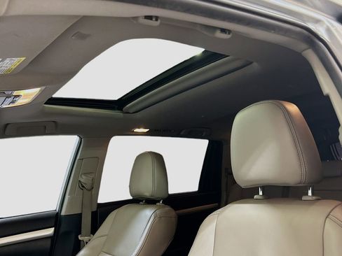 Used 2019 Toyota Highlander XLE FWD image 20