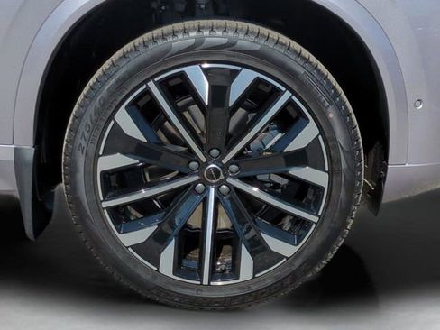 New 2026 Volvo XC90 B6 Plus w/ Protection Package Premier image 28