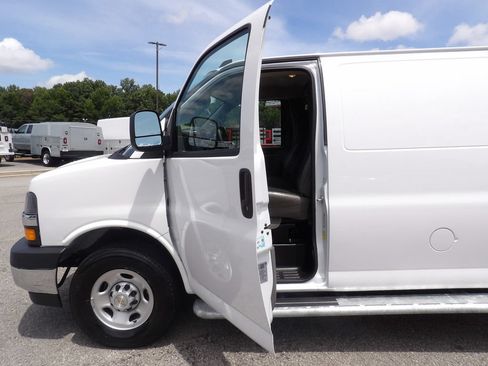 Used 2025 Chevrolet Express 2500 w/ Driver Convenience Package RWD image 13