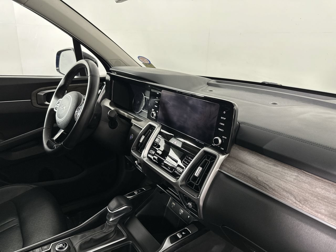 Used 2023 Kia Sorento EX w/ Panoramic Sunroof Package FWD image 14