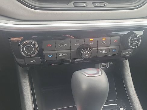 Certified 2025 Jeep Compass Limited AWD/4WD image 7