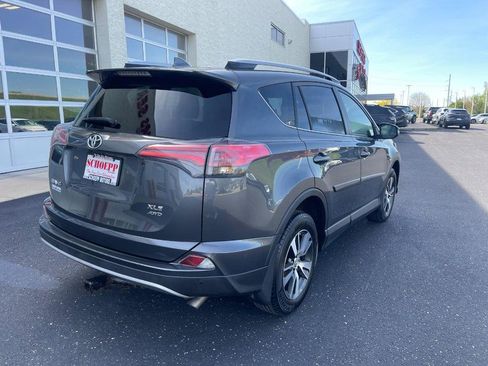 Used 2018 Toyota RAV4 XLE AWD/4WD image 3