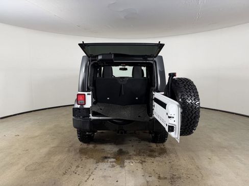 Used 2016 Jeep Wrangler Sport AWD/4WD image 9
