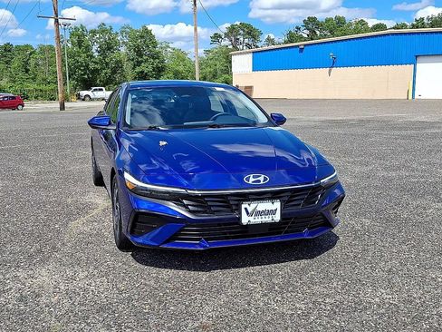 Certified 2025 Hyundai Elantra SEL FWD image 3