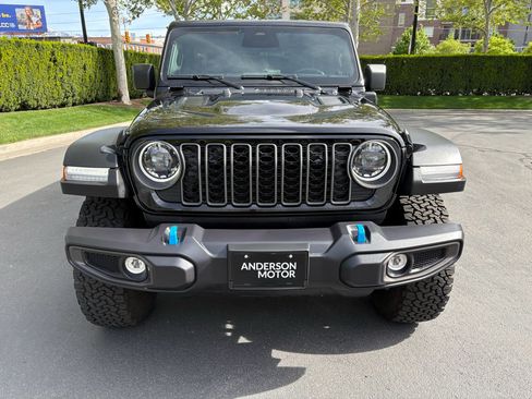 Used 2025 Jeep Wrangler Unlimited Rubicon 4xe w/ Safety Group AWD/4WD image 4