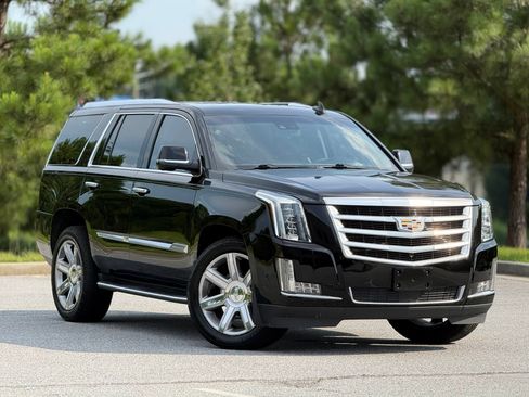 Used 2018 Cadillac Escalade Premium Luxury RWD image 13